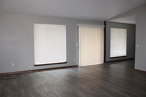 119 Kendra Dr, Midwest City, OK, 73110-7752 | Card Image