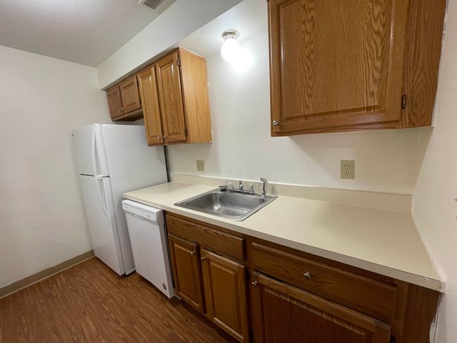 APT-302 - 7 Railroad Ave, Condo with 2 bedrooms, 1 bathrooms and null parking in Derry NH | Image 10
