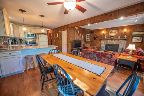 49 West Rd, Wilmington, VT, 05363 | Card Image