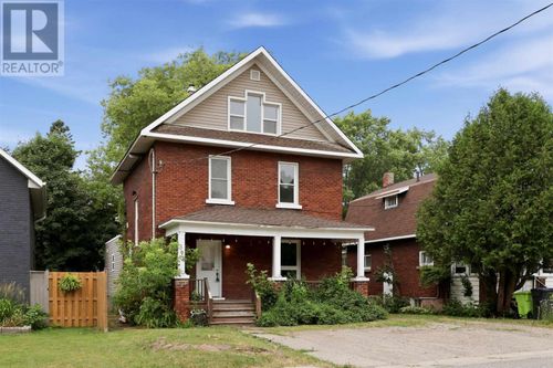 393 Bush St, Sault Ste. Marie, ON, P6C3H2 | Card Image