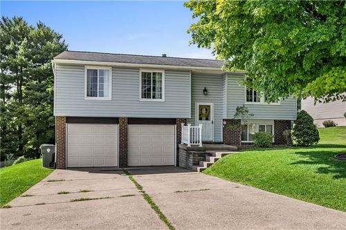 135 Cranbrooke Dr, Coraopolis, PA, 15108-9118 | Card Image