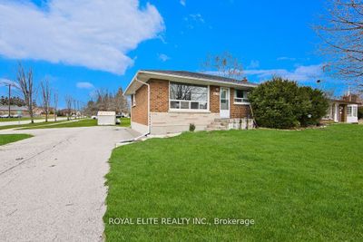 1902 Rossland Rd E, House other with 3 bedrooms, 2 bathrooms and 10 parking in Whitby ON | Image 2