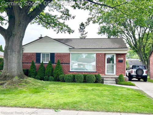9611 Deering St, Livonia, MI, 48150-3282 | Card Image