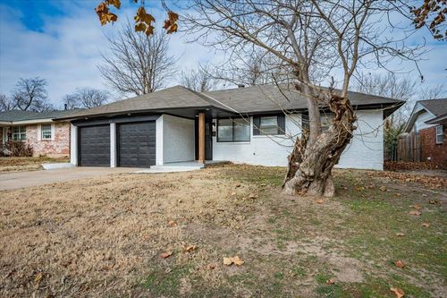 665 Nw 15th St, Moore, OK, 73160-3619 | Card Image