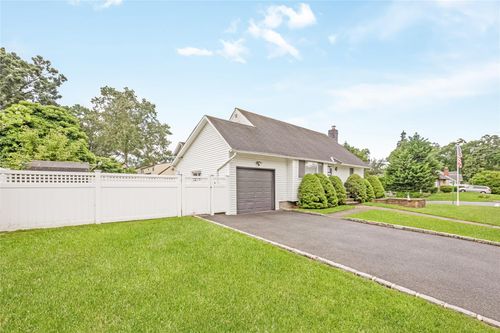 20 Brendan Ave, Massapequa Park, NY, 11762-3307 | Card Image