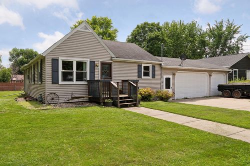 415 E Washington St, Le Center, MN, 56057-1735 | Card Image