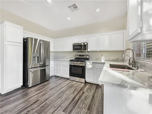 9641 Windborne Ave, Las Vegas, NV, 89147-6702 | Card Image