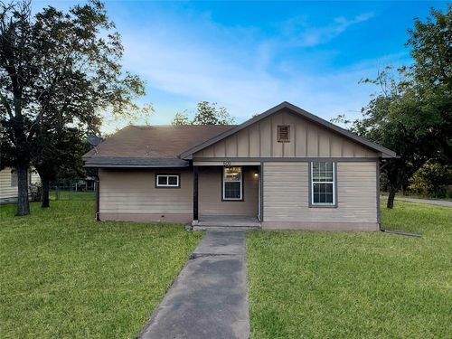 600 Sloan St, Taylor, TX, 76574-2264 | Card Image