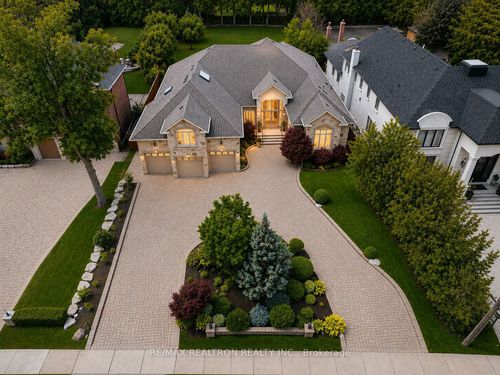 16 Boyle Dr, Richmond Hill, ON, L4C6C9 | Card Image