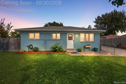 35038 Simon Dr, Clinton Twp, MI, 48035-2498 | Card Image
