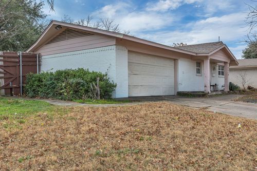 2410 Northumberland Dr, Garland, TX, 75041-1325 | Card Image