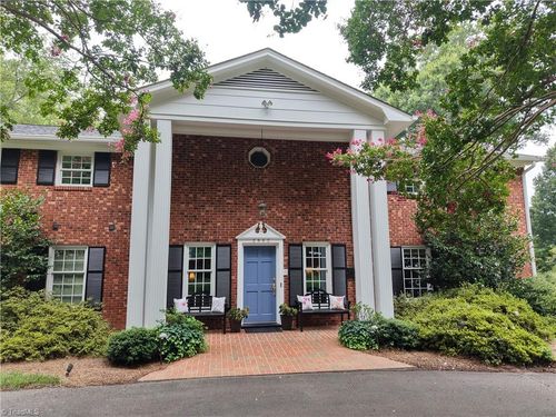 2862 Robinhood Rd, Winston-Salem, NC, 27106-5746 | Card Image