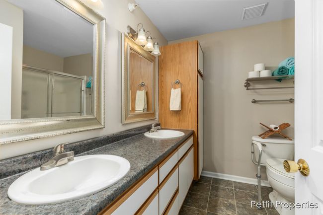 UNIT-32 - 5869 Crosswinds Dr, Condo with 2 bedrooms, 2 bathrooms and null parking in Norton Shores MI | Image 15