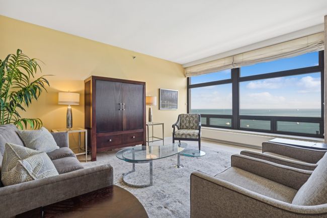 1305 - 680 N Lake Shore Dr, Condo with 3 bedrooms, 3 bathrooms and 1 parking in CHICAGO IL | Image 5