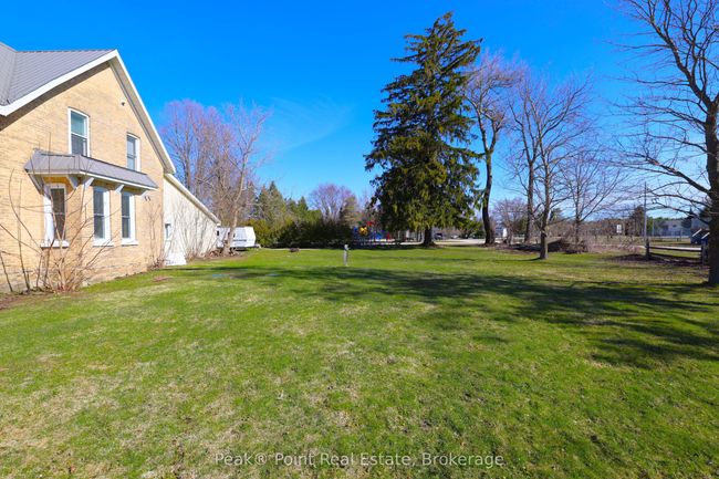 24 Queen St E, House other with 4 bedrooms, 2 bathrooms and 6 parking in Hepworth ON | Image 5