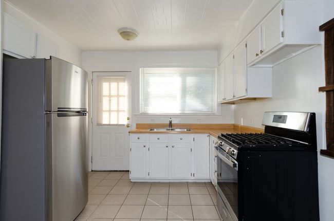 44 W End - Kitchen | Image 11
