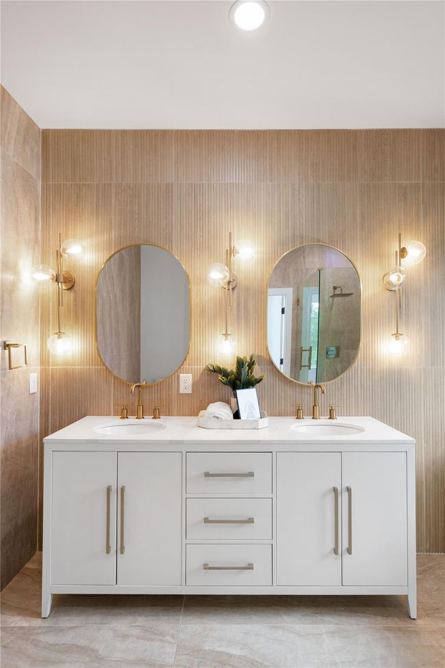 One more look at this Bathroom | Image 28