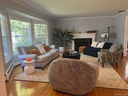 2 Sunset Ln, Garden City, NY, 11530-4310 | Card Image