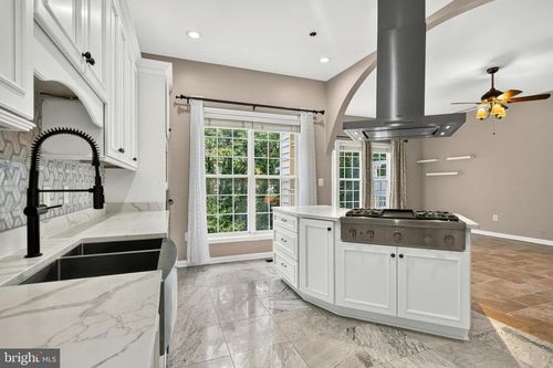 13042 Greg Roy Ln, HERNDON, VA, 20171-5352 | Card Image