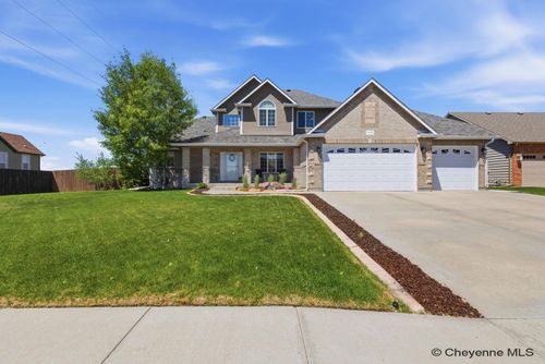 7610 Hawthorne Dr, Cheyenne, WY, 82009-6012 | Card Image
