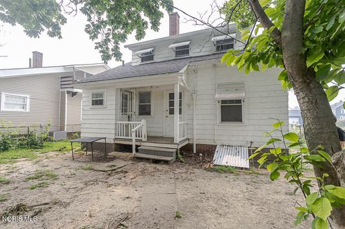423 Oak St, Toledo, OH, 43605-2303 | Card Image