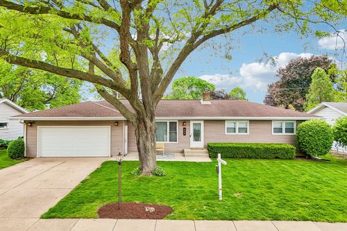 605 5th Street, WAUNAKEE, WI, 53597 | Card Image