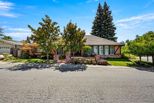 8321 Niessen Way, Fair Oaks, CA, 95628 | Card Image