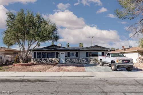 1613 Manhattan Dr, Las Vegas, NV, 89106-1721 | Card Image