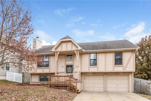 7307 Chaddy Cir, Pleasant Valley, MO, 64068-8427 | Card Image