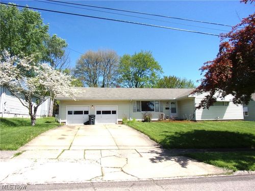 687 E Catawba Ave, Akron, OH, 44306-3664 | Card Image