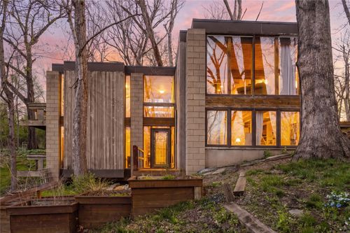 2140 Glass Rd Ne, Cedar Rapids, IA, 52402-3427 | Card Image