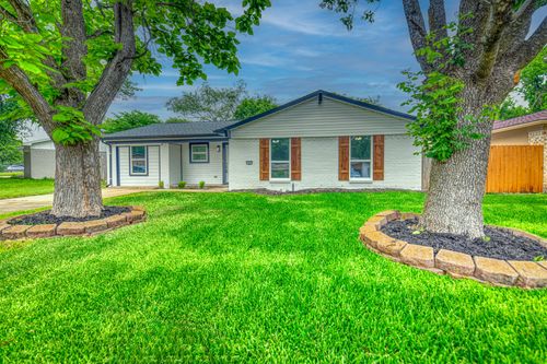 1225 Venus St, Cedar Hill, TX, 75104-3220 | Card Image