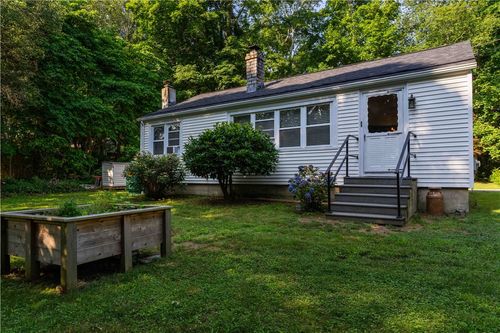 16 Smith St, Bristol, RI, 02809-4511 | Card Image