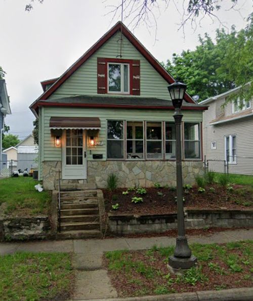 827 Juno Ave, Saint Paul, MN, 55102-3821 | Card Image