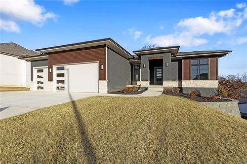 202 E Maple St, Lone Jack, MO, 64070-9317 | Card Image