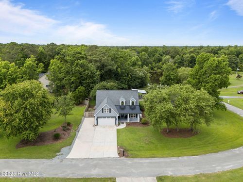 111 Fieldcrest Dr, Hampstead, NC, 28443-8690 | Card Image