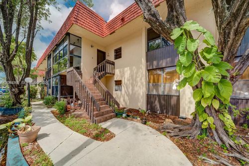 206e-780 Ne 199th St, North Miami Beach, FL, 33179-3011 | Card Image