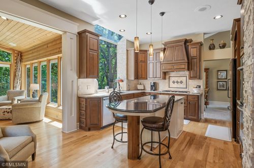 12143 Gantry Ln, Apple Valley, MN, 55124-6297 | Card Image