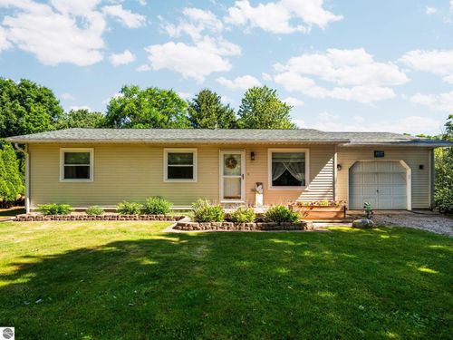 4822 Candlewood Ln, Traverse City, MI, 49685-8913 | Card Image