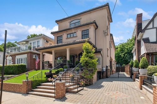 82 89th Street, Brooklyn, NY, 11209 | Card Image