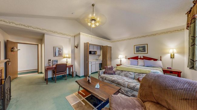 King Suite with Kitchenette | Image 26