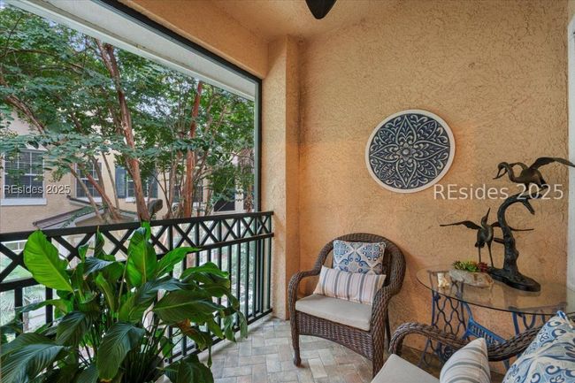 Balcony | Image 8