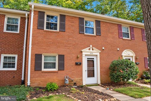434 Greenbrier Ct, Fredericksburg, VA, 22401-5517 | Card Image