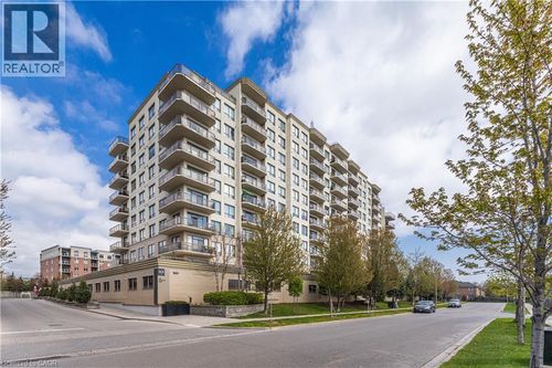 709-1998 Ironstone Dr, Burlington, ON, L7L7P7 | Card Image