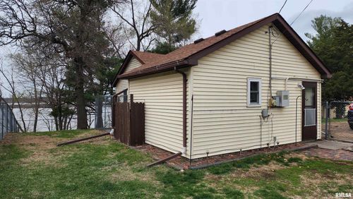 928 Cottage Rd, New Boston, IL, 61272-8629 | Card Image