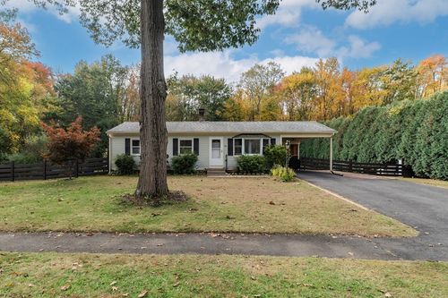 66 Longmeadow Dr, Amherst, MA, 01002-3226 | Card Image