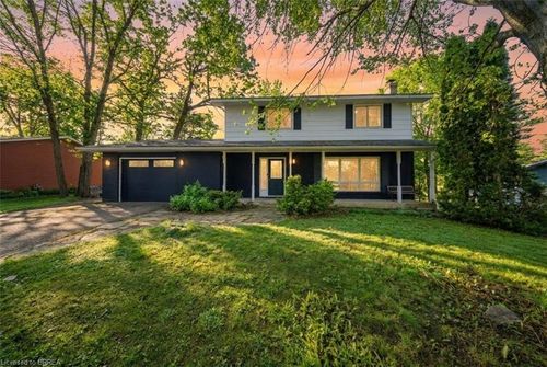 1025 Aberdeen St, Bala, ON, P0C1M0 | Card Image