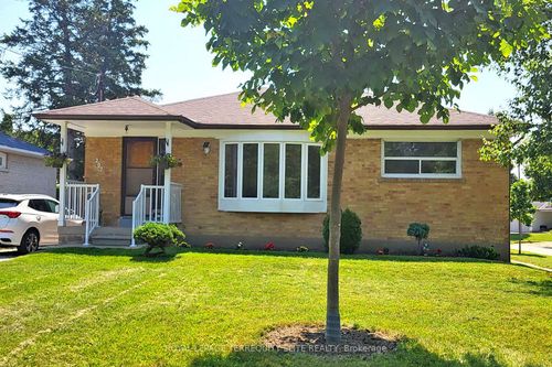 207 Blake Ave, North York, ON, M2M1B6 | Card Image