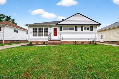 738 Sterling Rd, Wickliffe, OH, 44092-2162 | Card Image