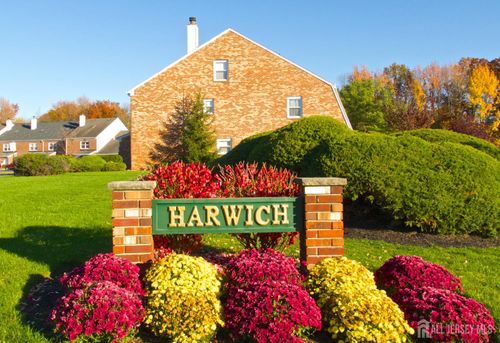 22 Harwich Ct, Scotch Plains, NJ, 07076-3165 | Card Image